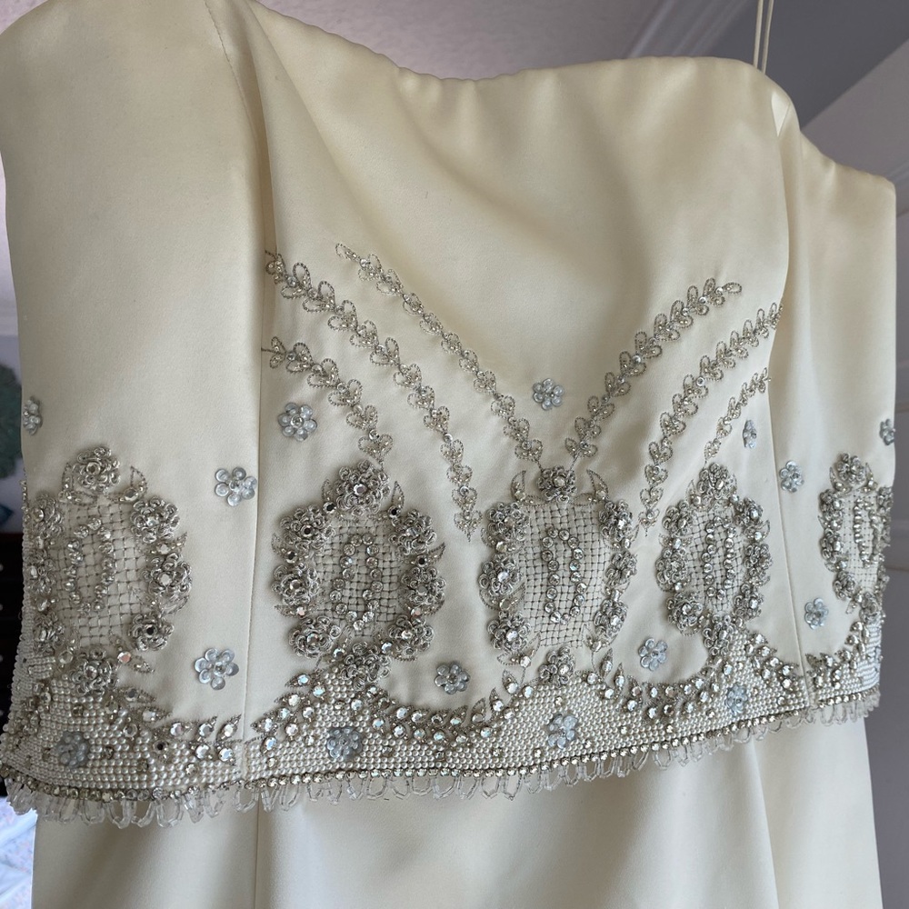 VINTAGE, NWOT Badgley Mischka strapless wedding gown Style #13128